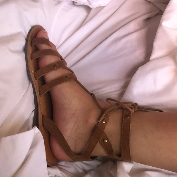 American Eagle tan sandals - Picture 4 of 4